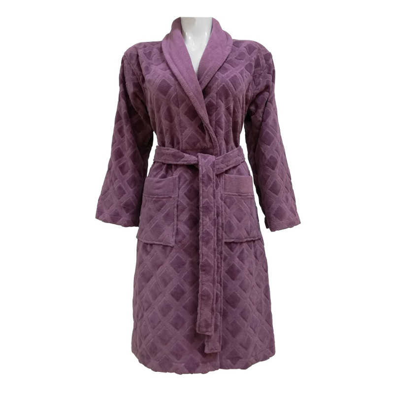 This looks like a product name or code, possibly for a халат (bathrobe).  A direct translation doesn't make sense.  The best Russian equivalent would depend on the context.  Without more information, I can only offer a literal transliteration:

Халат Clas