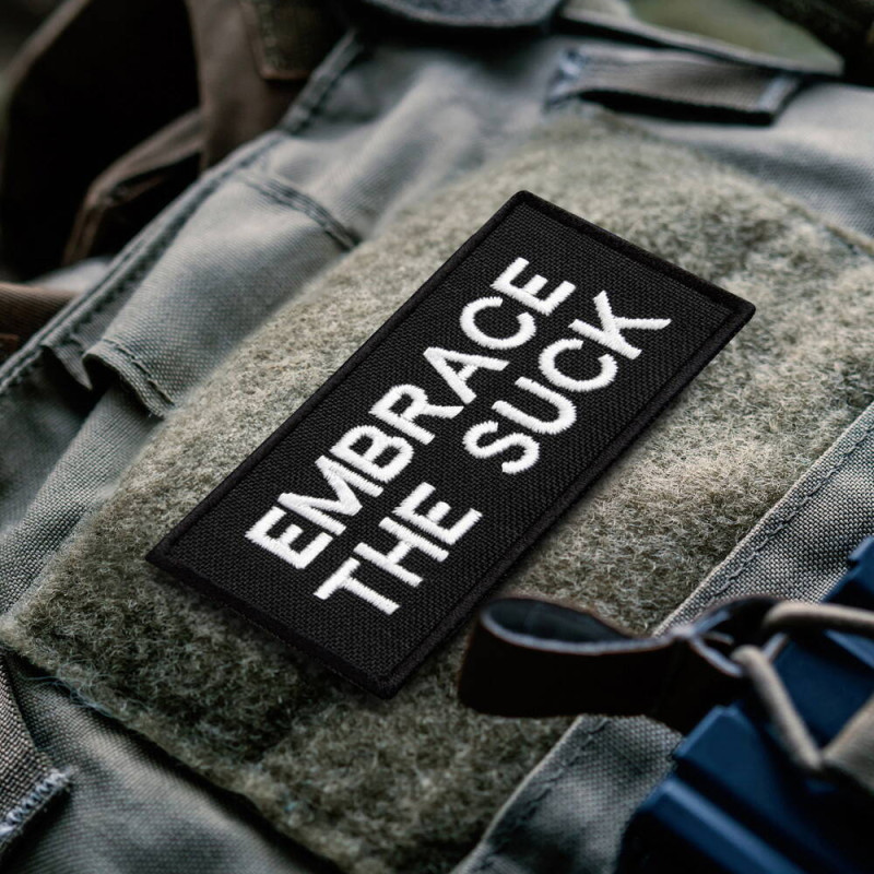 Набір шевронів 2 шт. з липучкою Embrace the suck 4х8 см вишитий патч шеврон нашивка