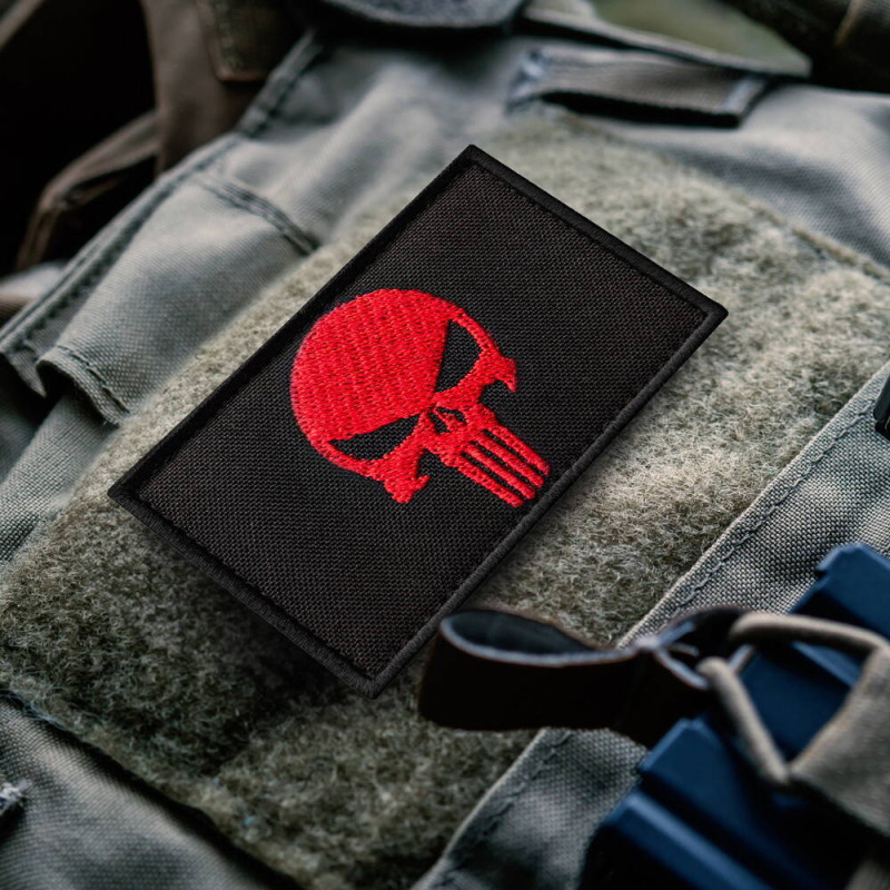 Шеврон із липучкою Череп Каратель Punisher червоний на чорному 5х8 см вишитий патч нашивка