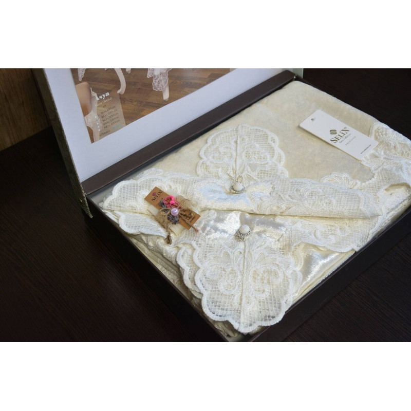 Прямокутна велюрова скатертина Selin Asya 160х300 з мереживом