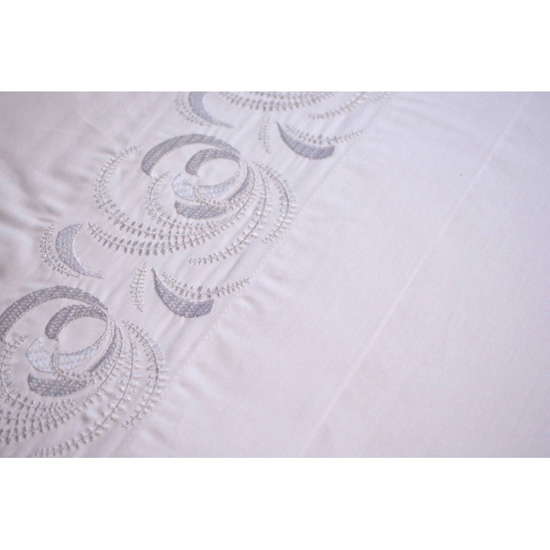 Комплект постільної білизни Issimo Embroidered Satin євро