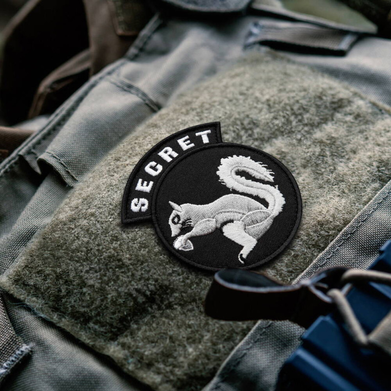 Шеврон на липучці Secret Squirrel 7,5×8,5 см вишитий патч, нашивка, шеврон Білка Розводка