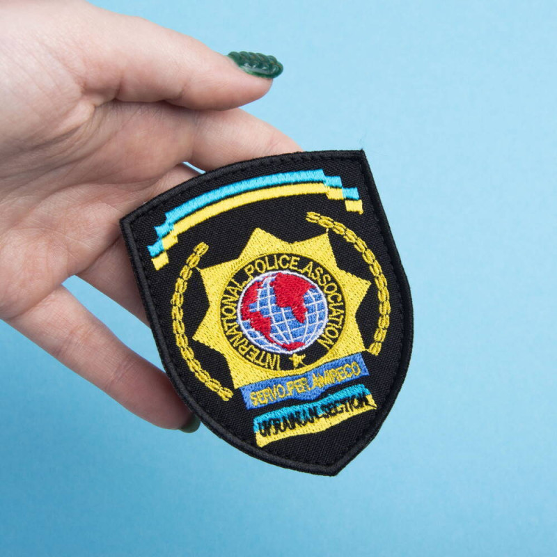 Шеврон на липучці International Police Association 7х9 см вишитий патч нашивка