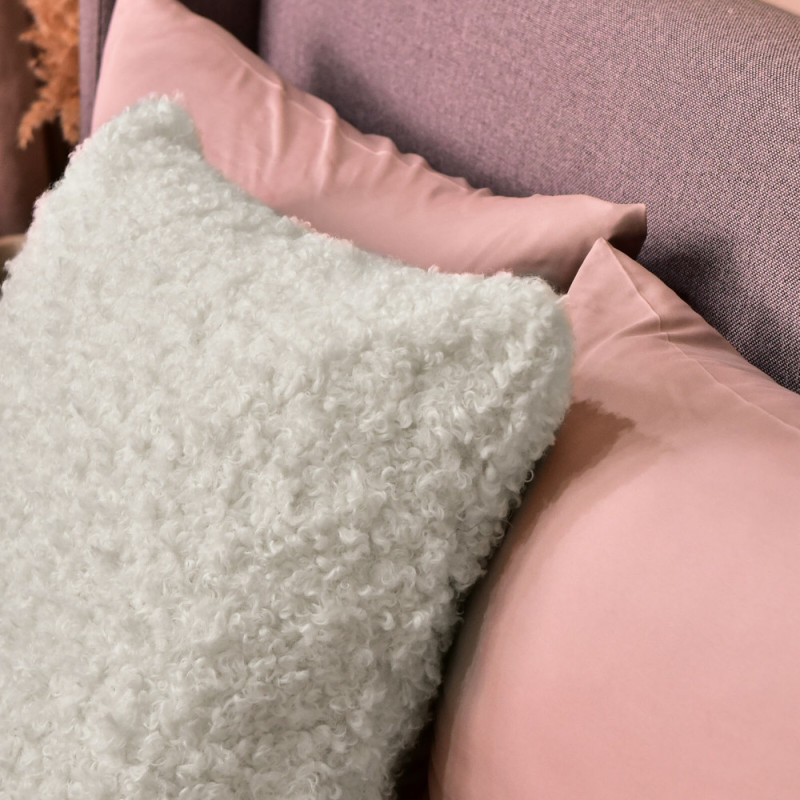 Подушка декоративна IDEIA 55х55 см зі штучного хутра гіпоалергенне молоко