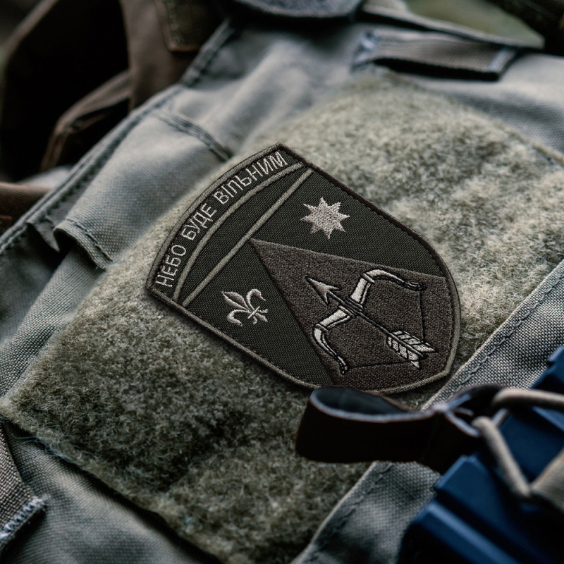 Набір шевронів 2 шт на липучці Небо буде вільним хакі 7х10 см, вишитий патч нашивка шеврон