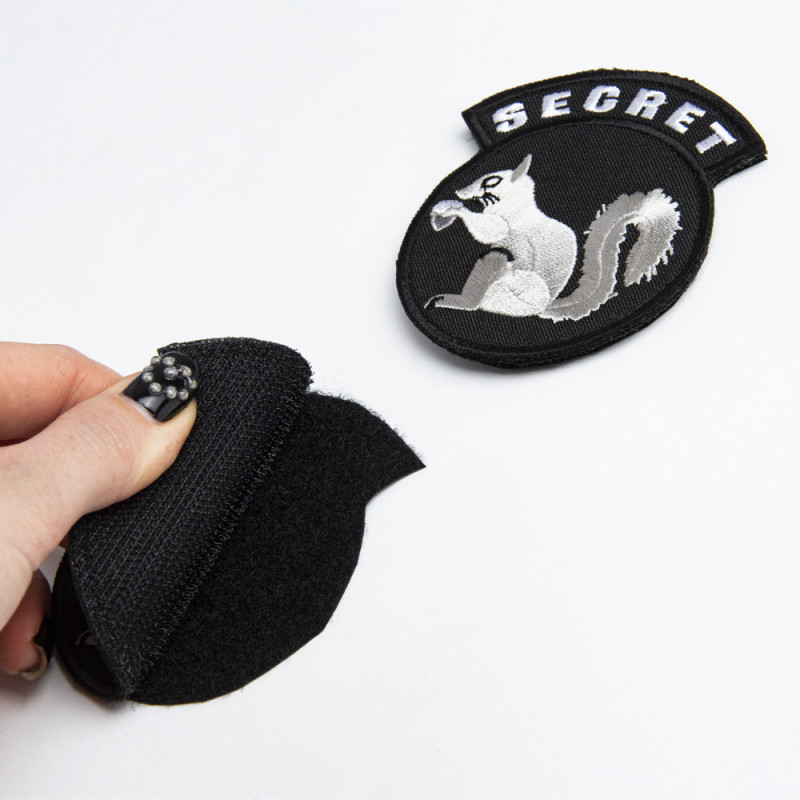 Шеврон на липучці Secret Squirrel 7,5×8,5 см вишитий патч, нашивка, шеврон Білка Розводка