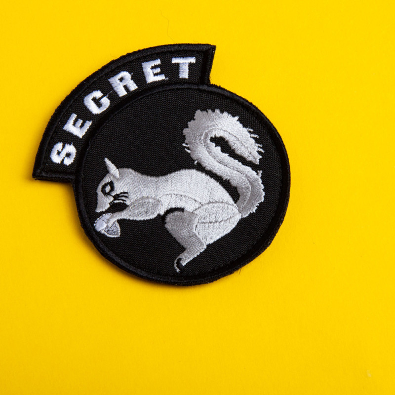 Шеврон на липучці Secret Squirrel 7,5×8,5 см вишитий патч, нашивка, шеврон Білка Розводка