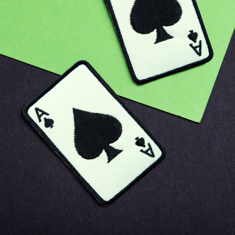 Набір шевронів 2 шт Мапа Туз Пік, Ace of Spades, світяться в темряві, на липучці, 5×8 см, вишитий патч,
