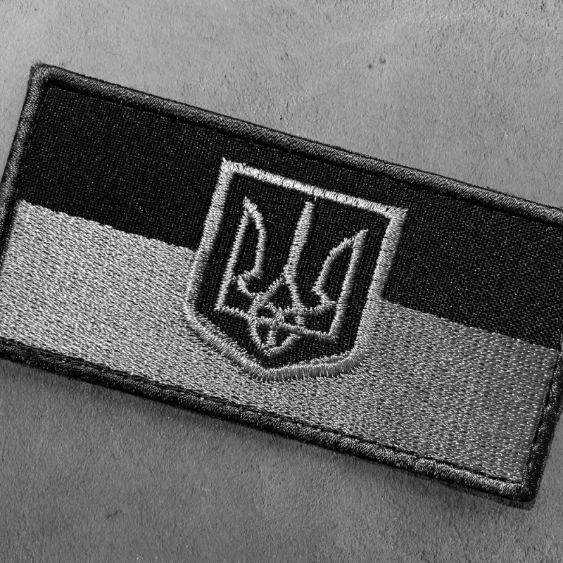Шеврон на липучці Прапор України з тризубцем польова версія 5х10,5 см чорний