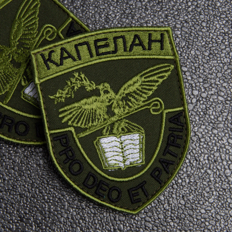 Шеврон на липучці Капелан 7,6х9,7 см вишитий патч нашивка Капелану зелений