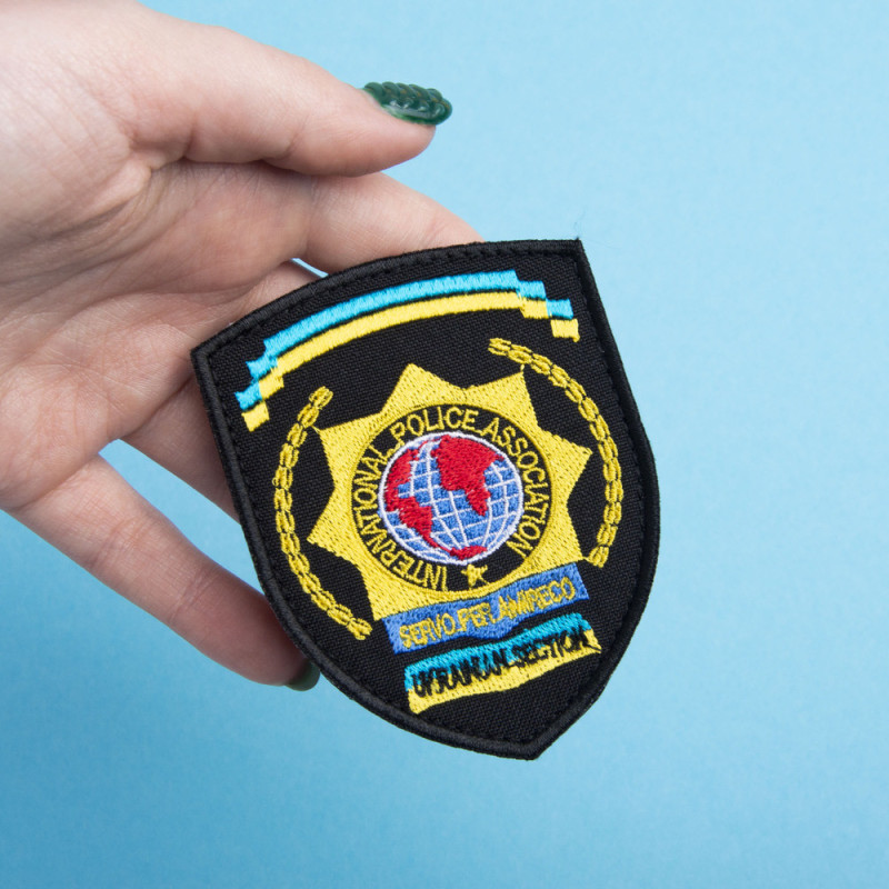 Шеврон на липучці International Police Association 7х9 см вишитий патч нашивка