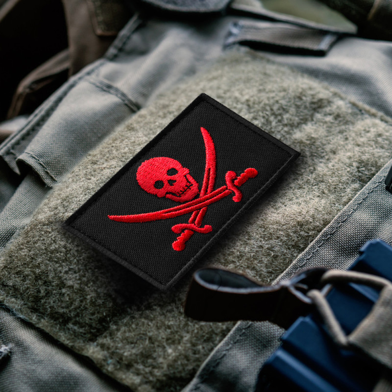 Набір шевронів 2 шт з липучкою Пірат Jolly Roger Веселий Роджер 5х8 см вишитий патч нашивка шеврон