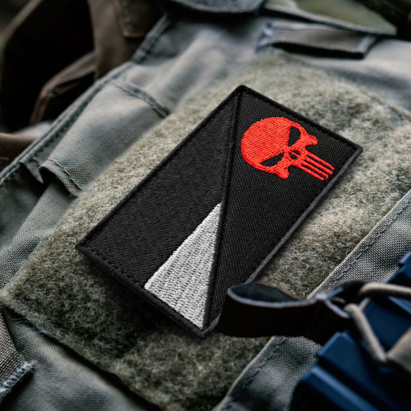 Набір шевронів 2 шт з липучкою Прапор України і Череп Каратель Punisher чорний 5х8 см патч шеврон Карателя