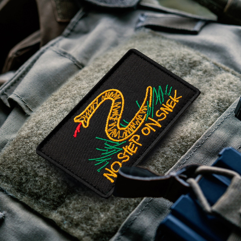 Набір шевронів 2 шт з липучкою No step on snek чорний 5х8 см Не наступай на змію патч Змія