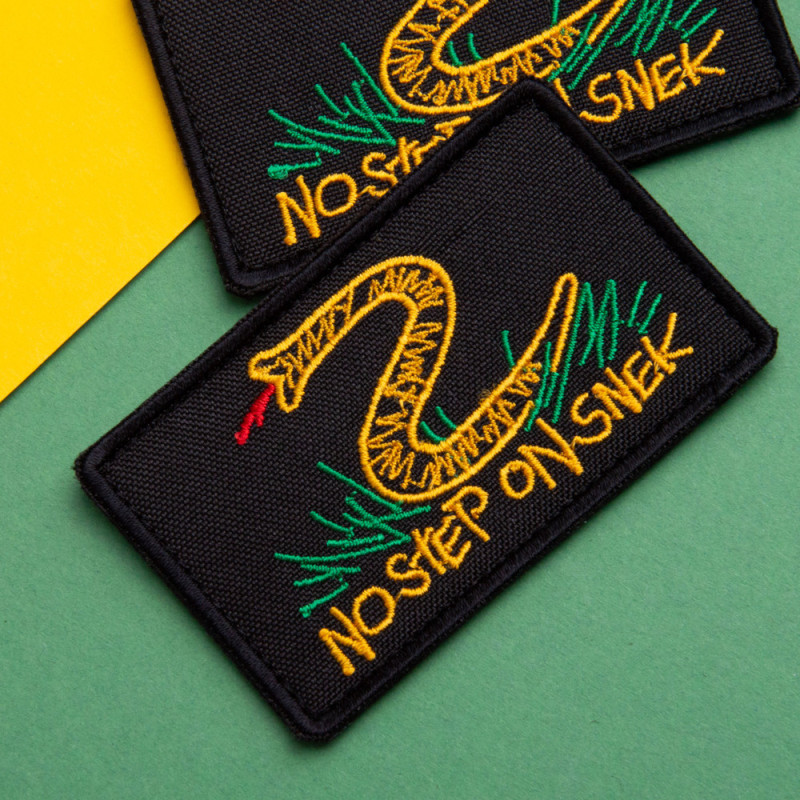 Набір шевронів 2 шт з липучкою No step on snek чорний 5х8 см Не наступай на змію патч Змія