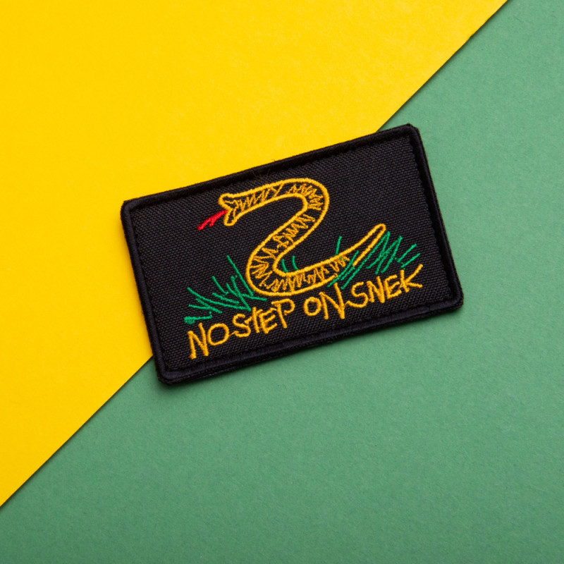 Набір шевронів 2 шт з липучкою No step on snek чорний 5х8 см Не наступай на змію патч Змія