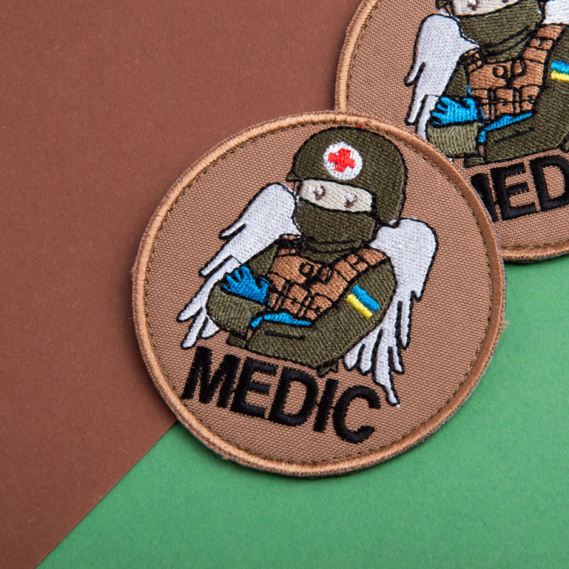 Набір шевронів 2 шт на липучці MEDIC беж 7,5х7,5 см, вишитий патч шеврон нашивка медика, медичний, медик