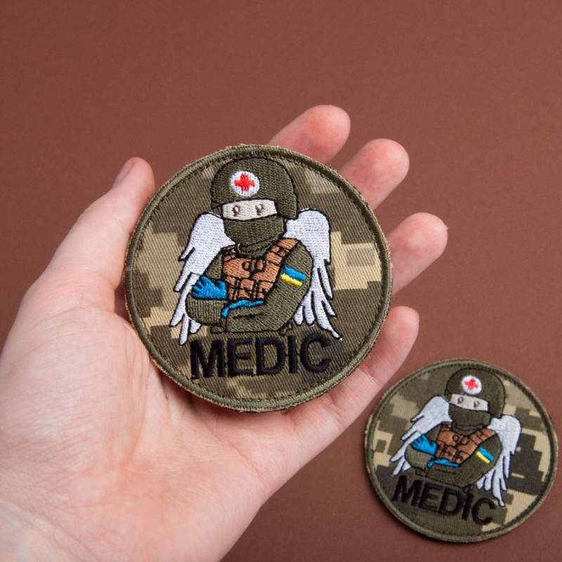 Набір шевронів 2 шт на липучці MEDIC піксель 7,5х7,5 см, вишитий патч шеврон нашивка медична