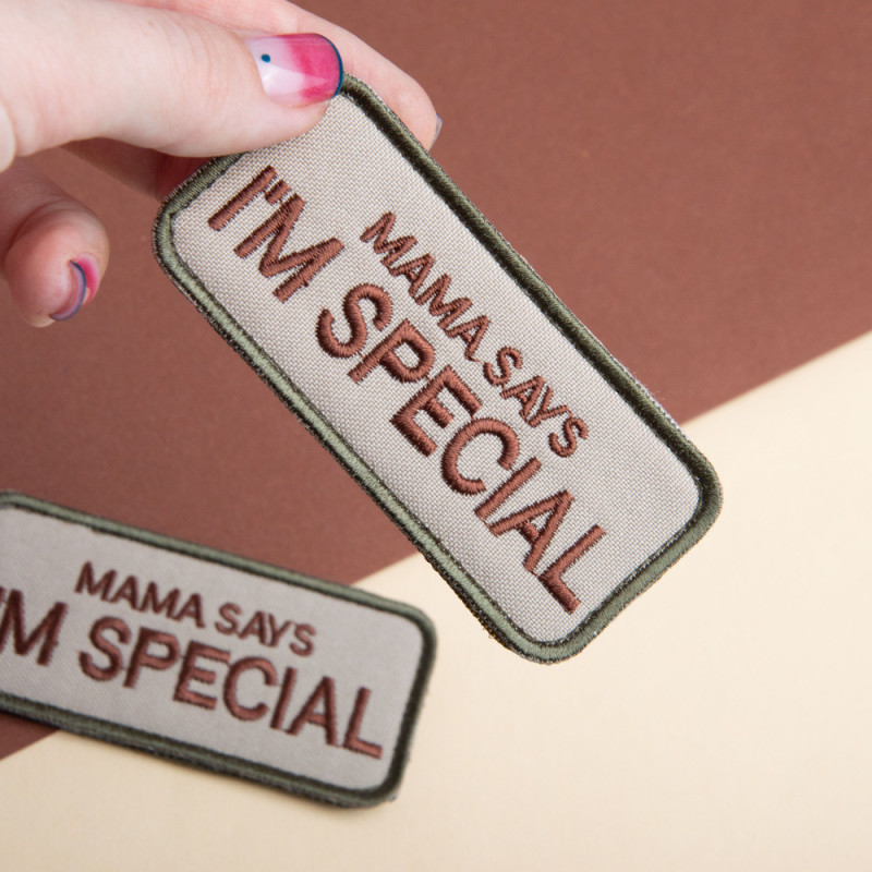 Набір шевронів 2 шт з липучкою "Mama says I am special" 4x9 см "Мама говорить, що я особливий" вишитий патч