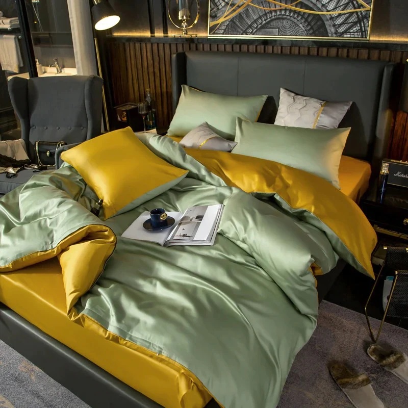 Постільна білизна ДУЕТ GREEN FOG/GOLDEN Premium Сатин однотон MERISET - Євро на резинці (550563)