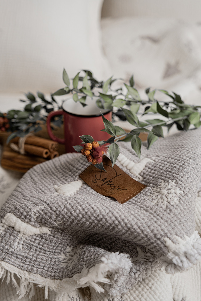 Муслиновое новогоднее покрывало Saheser Merry 240 х 260 см. Light Grey