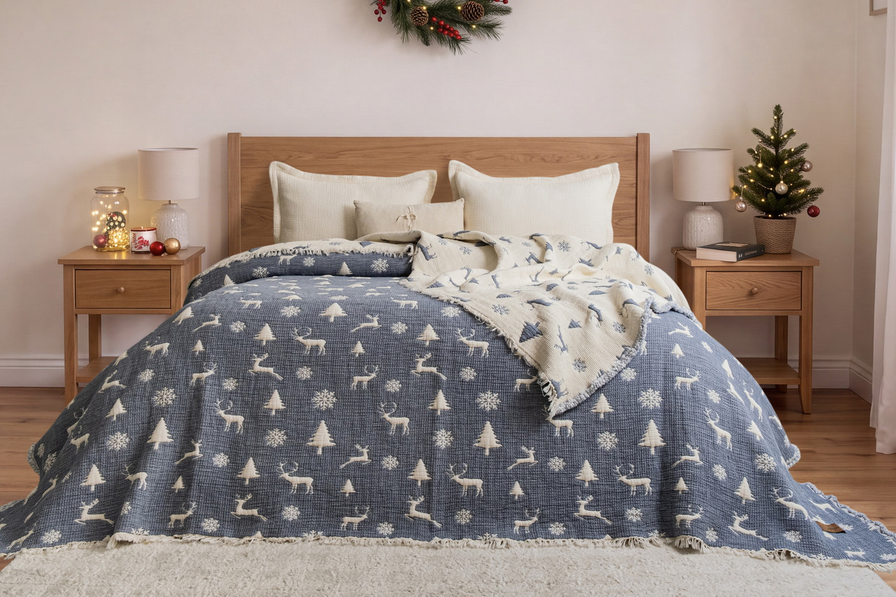 Муслиновое новогоднее покрывало Saheser Merry 240 х 260 см. Navy Blue